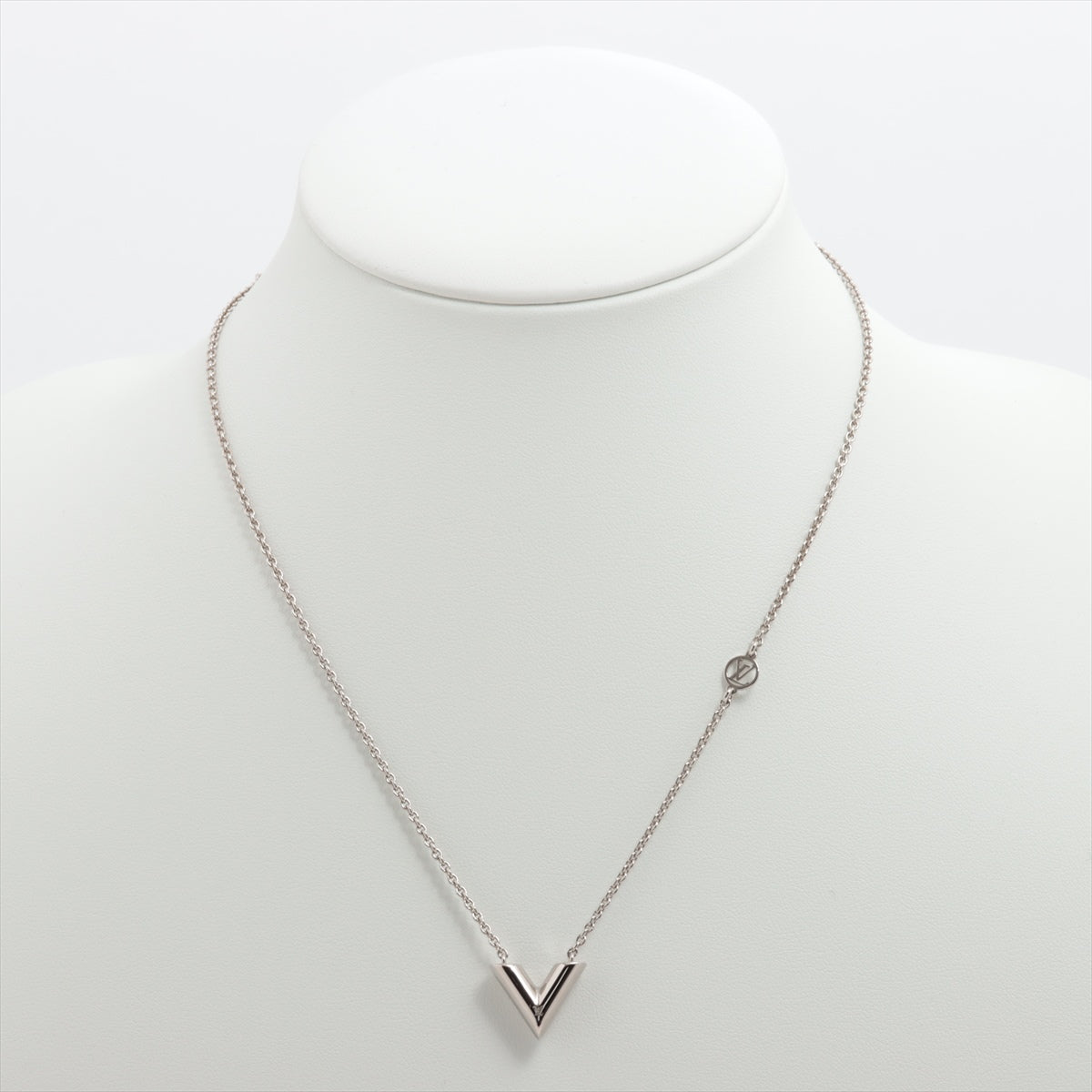 Louis Vuitton Essential V Necklace Silver