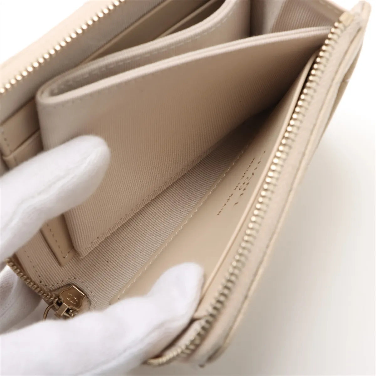 Chanel CC Logo Matelasse Caviar Skin Compact Wallet Ivory