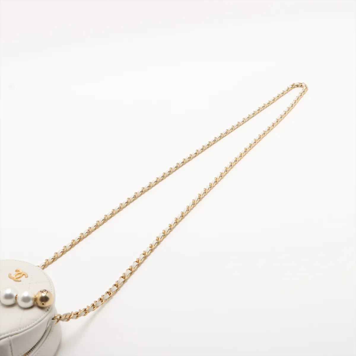 Chanel CC Logo Matelasse Leather Pearl Chain Round Shoulder Bag White