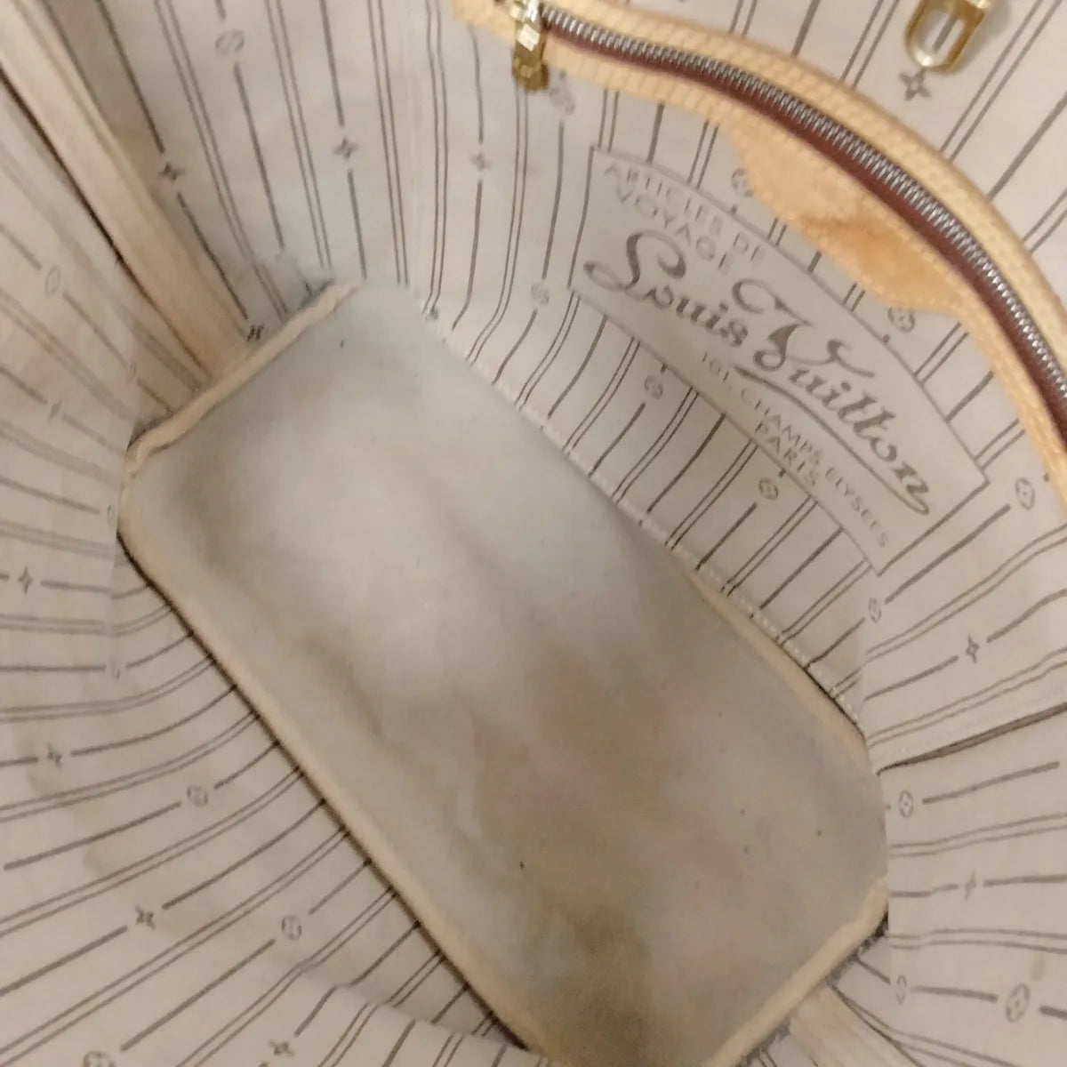 Louis Vuitton Monogram Neverfull MM Tote Bag