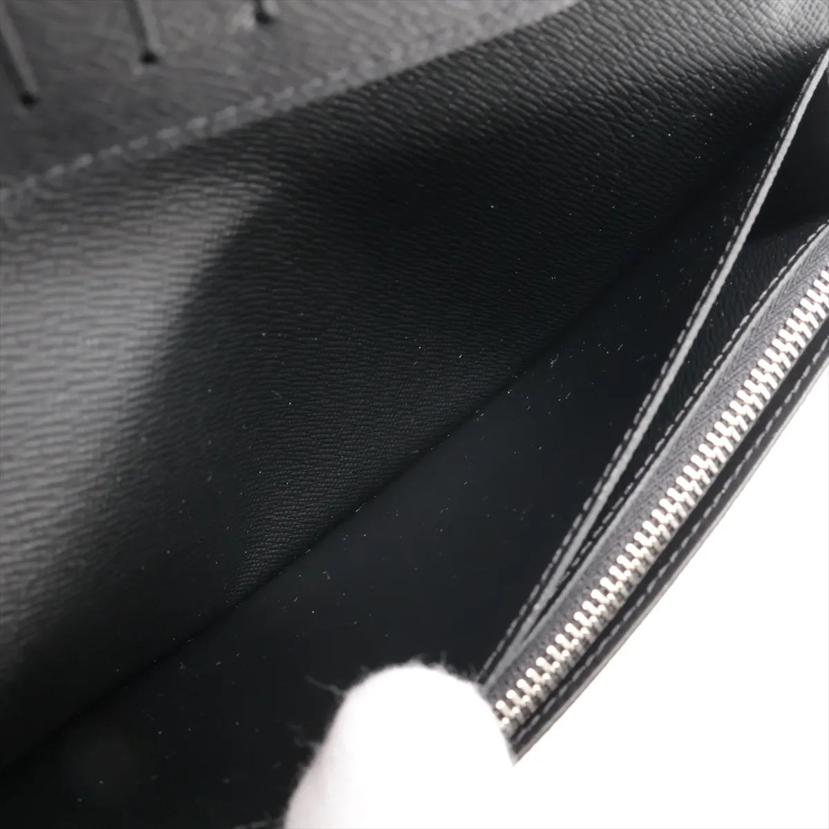 Louis Vuitton Taiga Brazza Long Wallet Black