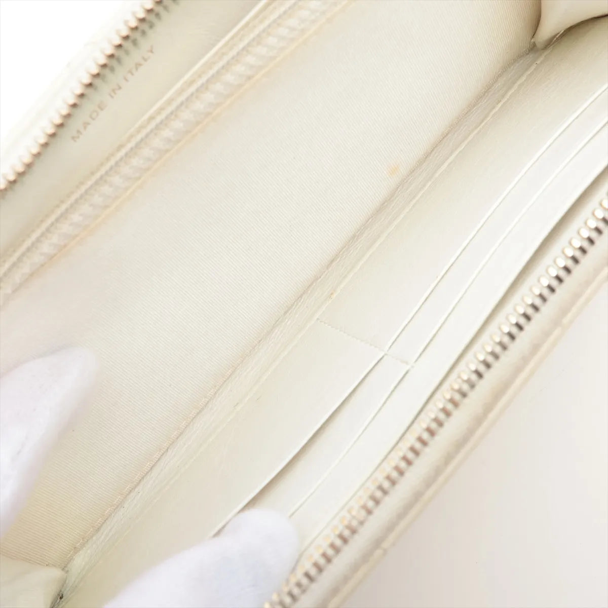 Chanel Chanel 19 Lambskin Zippy Long Wallet White