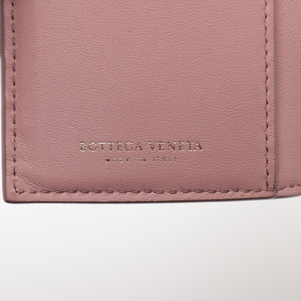 Luxury Bottega Veneta Intrecciato Leather Bi fold Medium Wallet