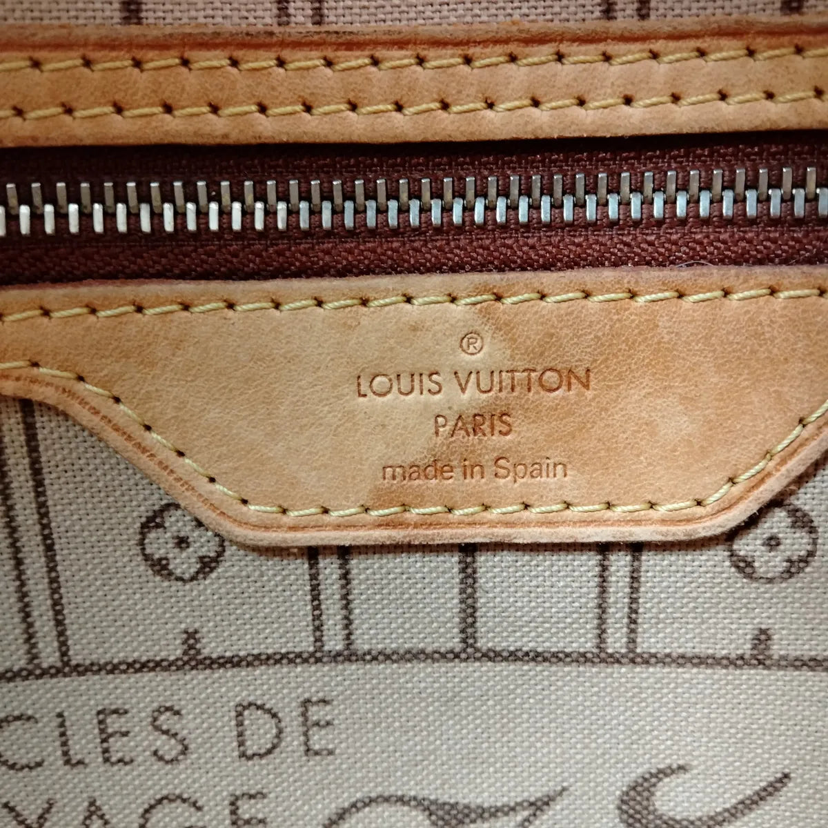 Louis Vuitton Monogram Neverfull MM Tote Bag