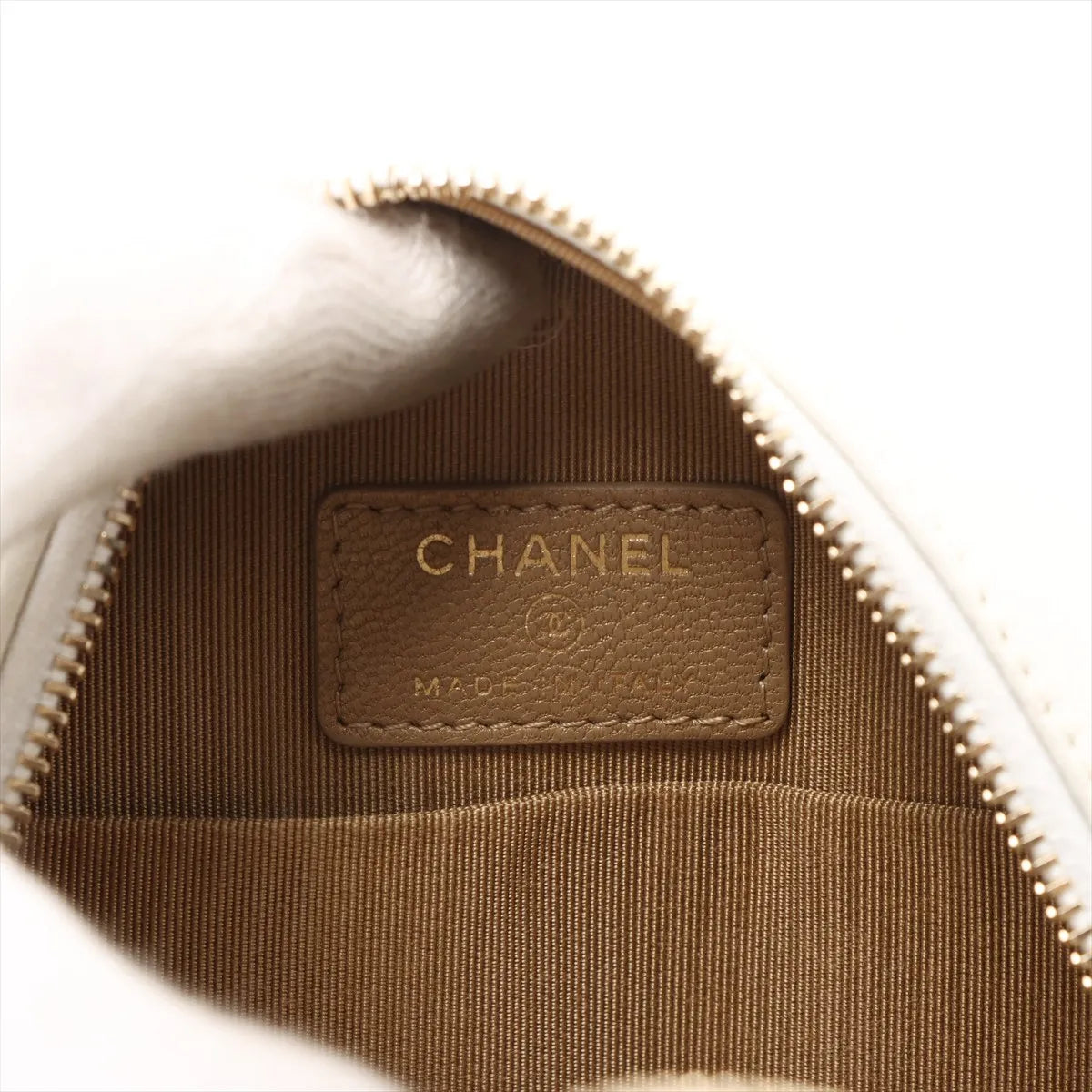 Chanel CC Logo Matelasse Leather Pearl Chain Round Shoulder Bag White