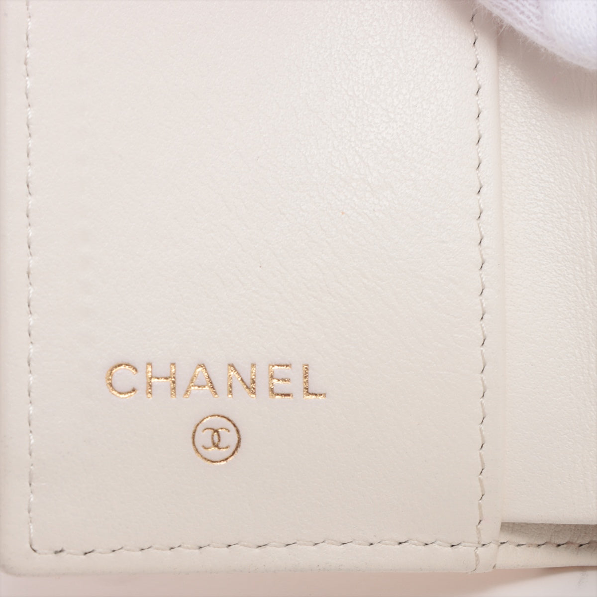 Chanel Boy Chanel Caviar Skin Compact Wallet Ivory