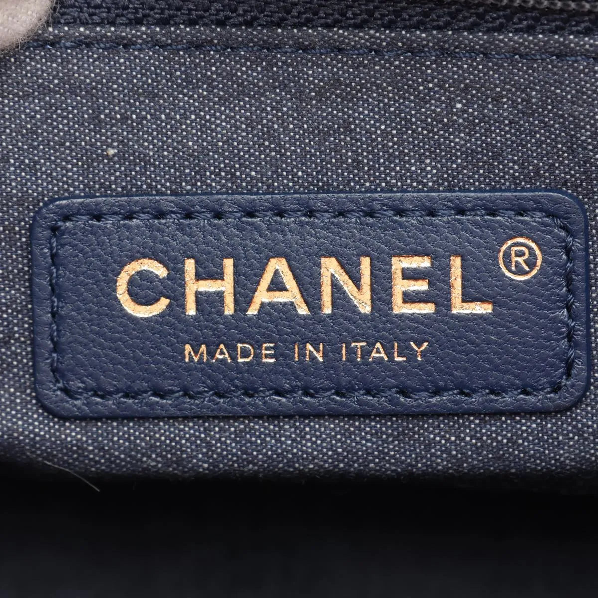 Chanel CC Logo Matelasse Lambskin Chain Shoulder Bag Red