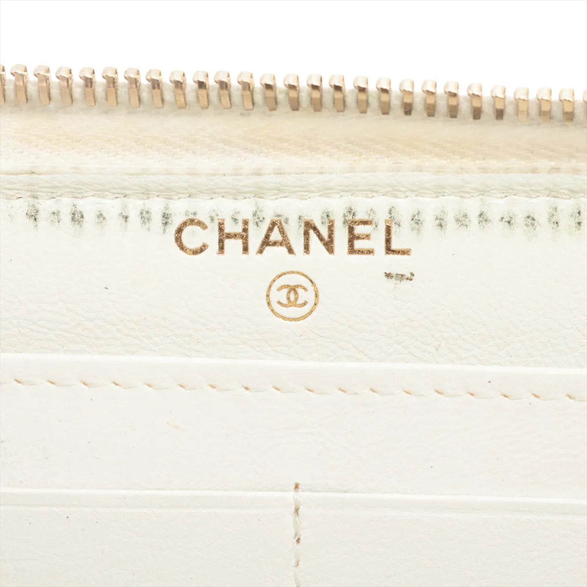 Chanel Chanel 19 Lambskin Zippy Long Wallet White