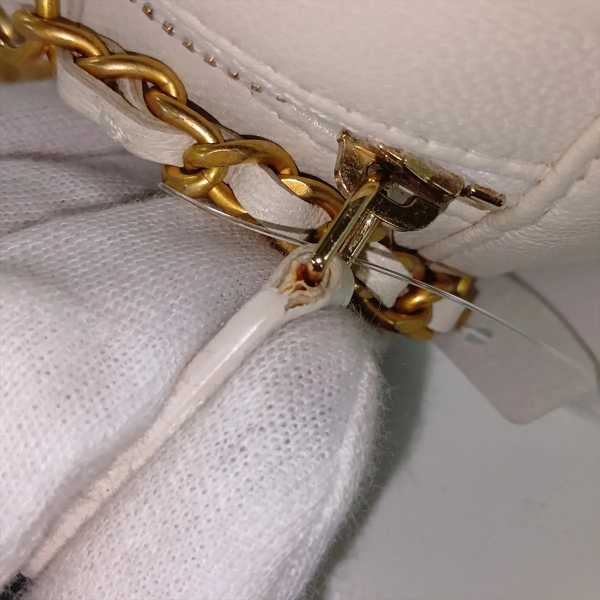 Chanel CC Logo Matelasse Leather Pearl Chain Round Shoulder Bag White