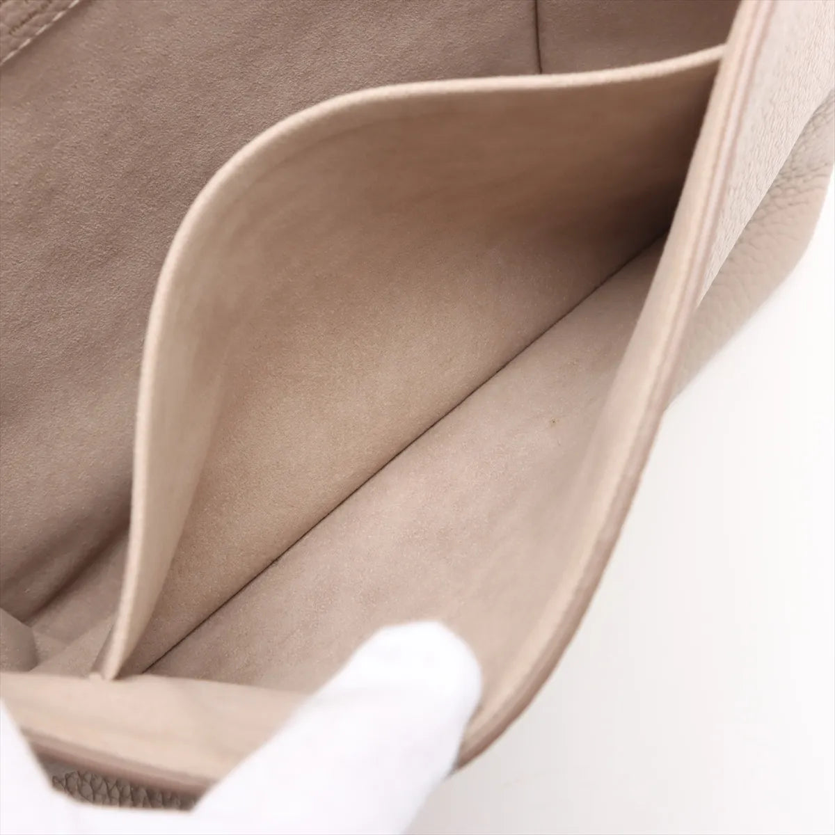 Louis Vuitton Taurillon Volta Beige