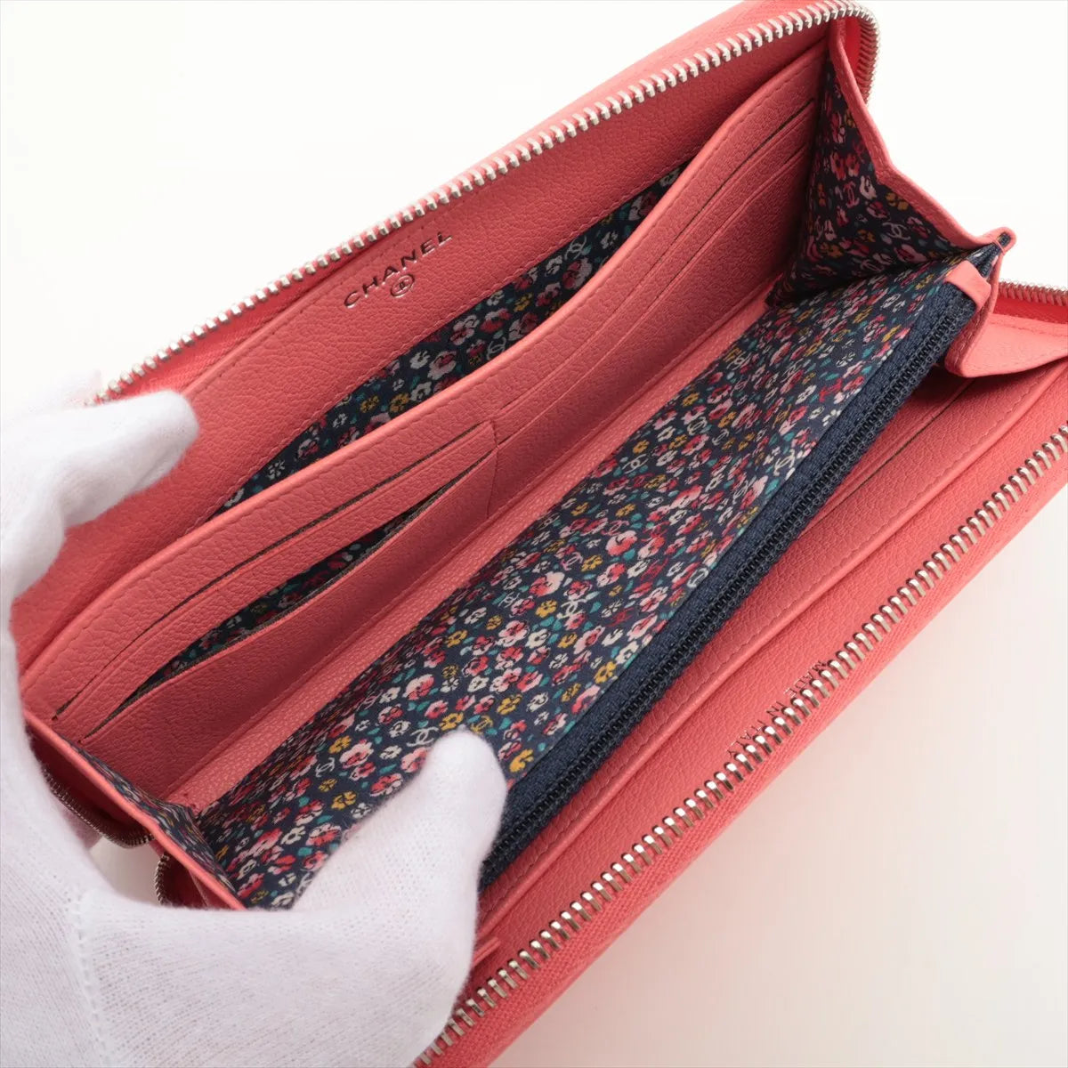 Chanel Lucky Flower Leather Zip Round Wallet Pink