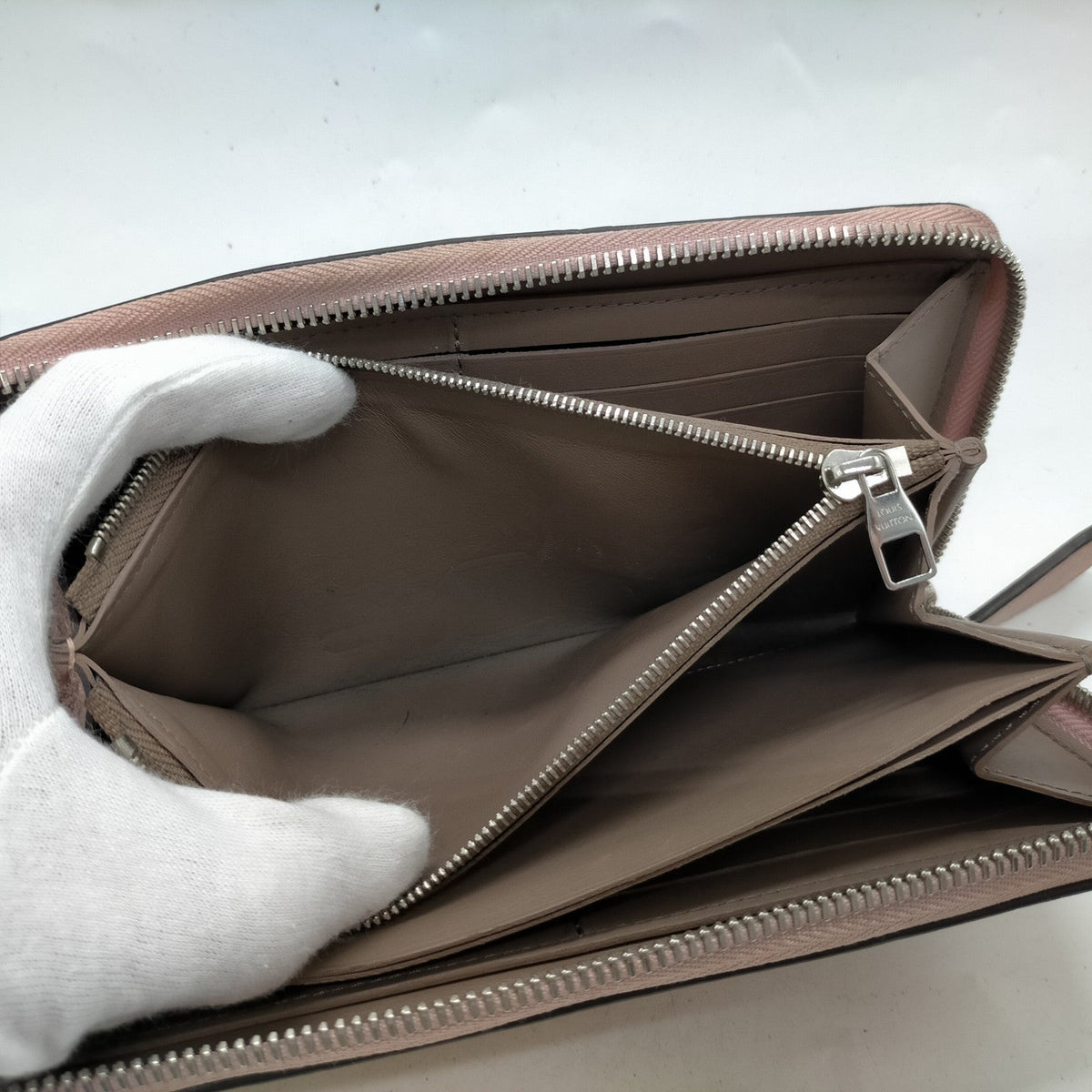 Louis Vuitton Pink Leather Zippy Wallet — original photograph 6