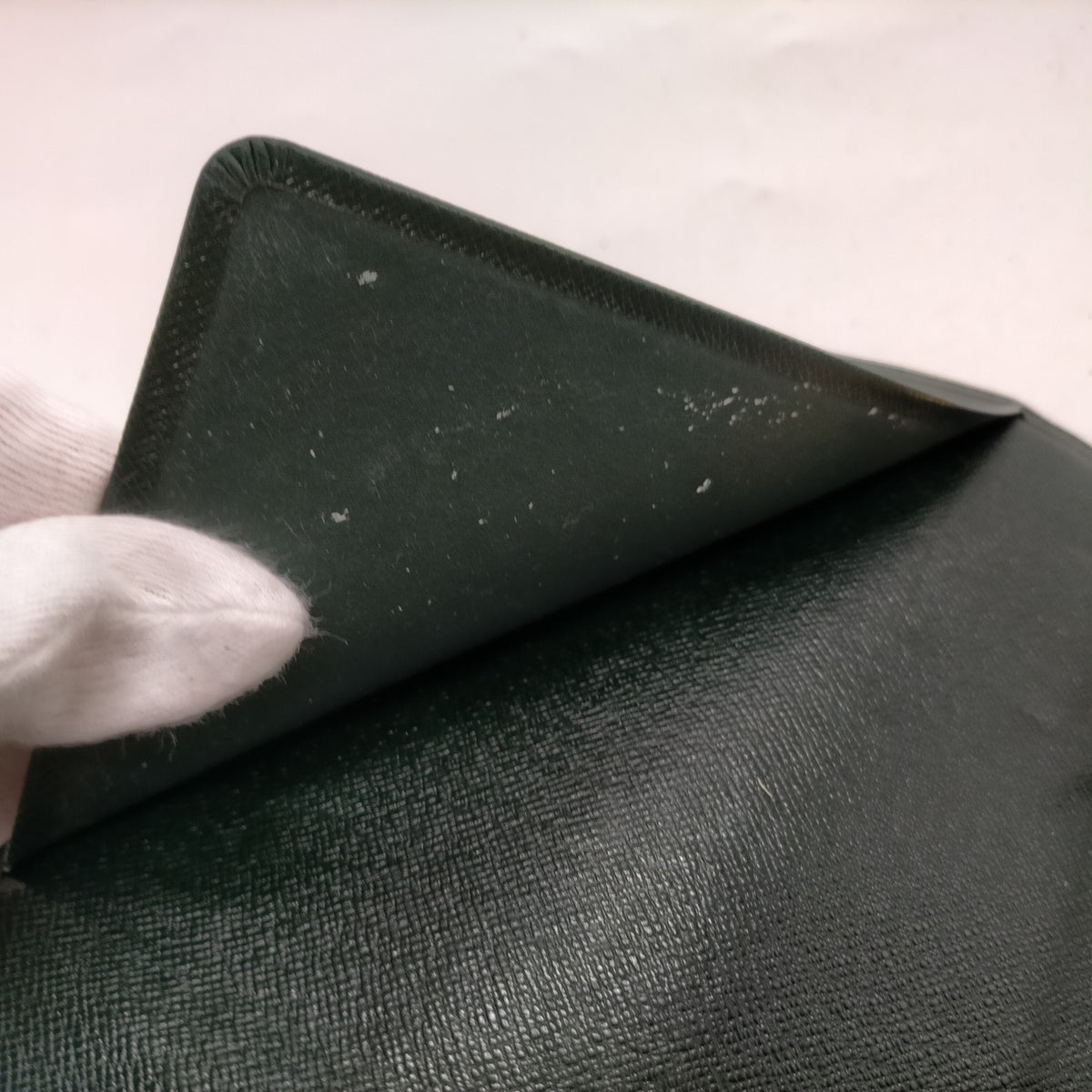 Louis Vuitton Green Taiga Leather Ring Agenda Cover — original detail