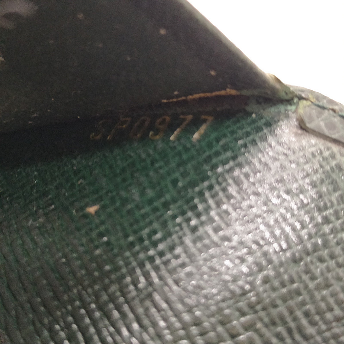 Louis Vuitton Green Taiga Leather Ring Agenda Cover — original detail